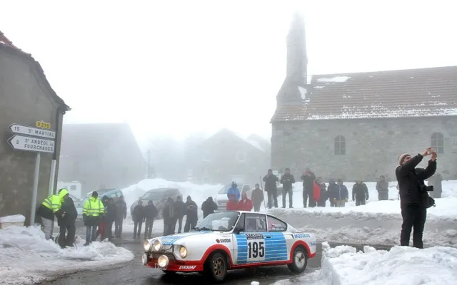 Porsche z Východu pilotované jednou z nejmladších posádek v nabitém startovním poli.