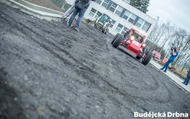 Terénní bugina studentů VŠTE