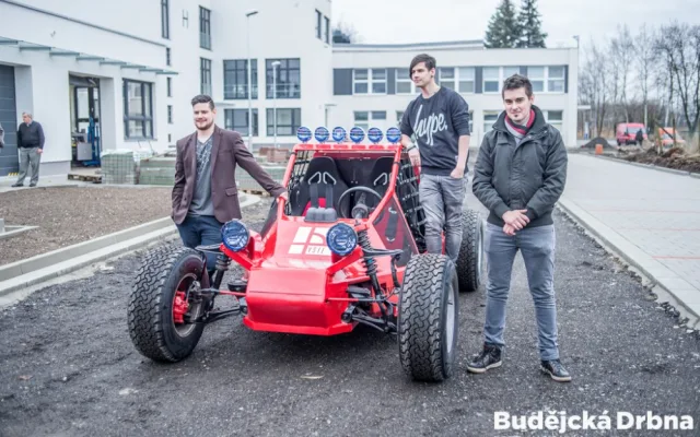 Terénní bugina studentů VŠTE