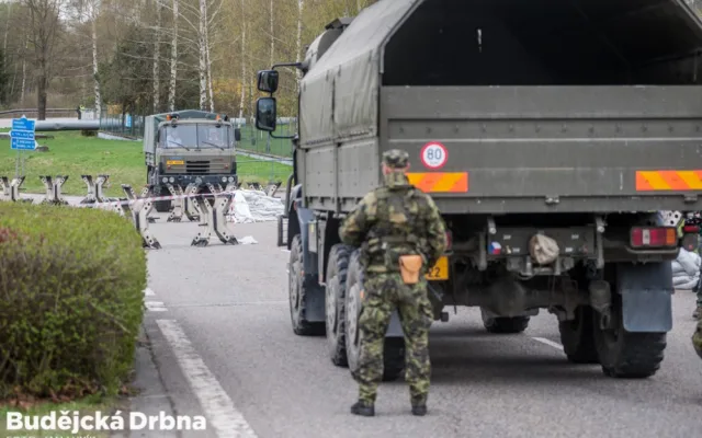 Čtyři dny cvičily dvě stovky vojáků, policistů a specialistů společnosti ČEZ ochranu Jaderné elektrárny Temelín proti teroristickému útoku.