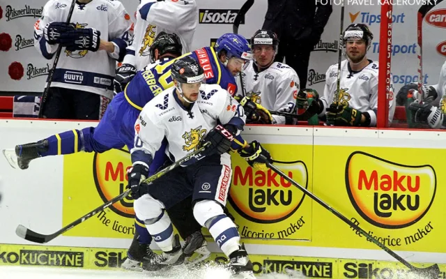 Fin Juhamatti Aaltonen v souboji u hrazení se Švédem Dennisem Everbergem