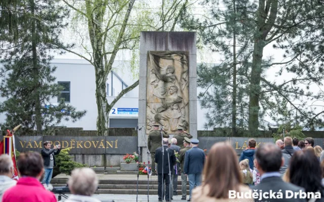 Uctění památky konce druhé světové války na hřbitově svaté Otýlie v Českých Budějovicích.