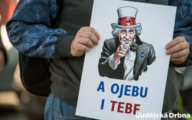 Další z transparentů proti Andreji Babišovi.