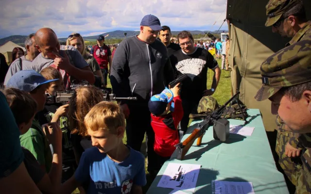 Den s 25. protiletadlovým raketovým plukem.