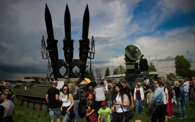 Den s 25. protiletadlovým raketovým plukem.