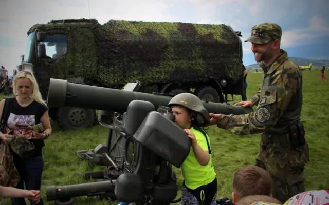 Den s 25. protiletadlovým raketovým plukem.