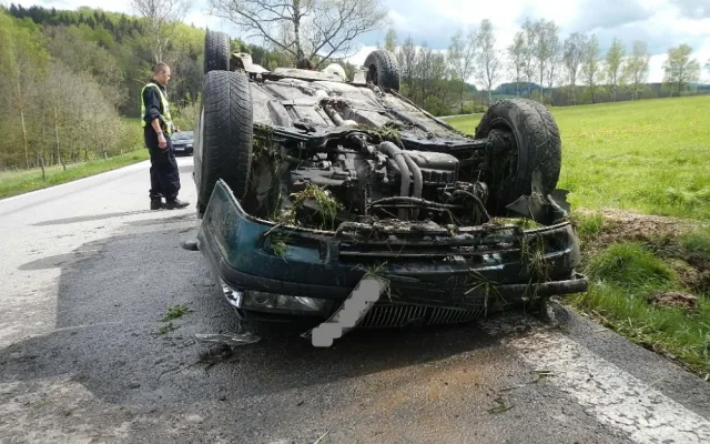 Dopravní nehoda v Jeníně u Dolního Dvořiště.