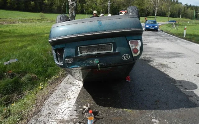 Dopravní nehoda v Jeníně u Dolního Dvořiště.