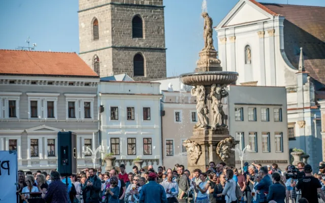 Českobudějovická protestní akce Je to na nás. Proč? Proto!