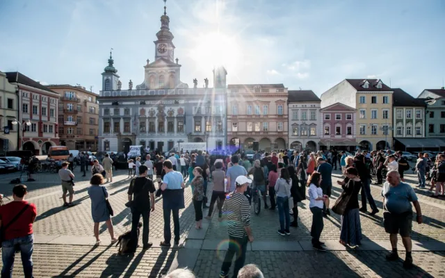Českobudějovická protestní akce Je to na nás. Proč? Proto!