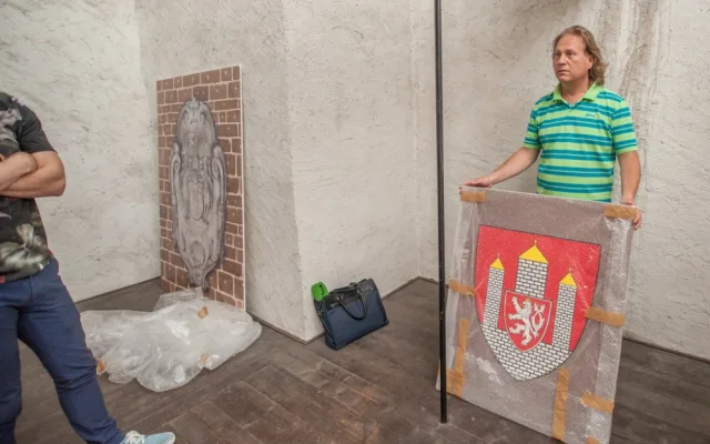 Černá věž se pochlubí zrestaurovaným a opraveným ochozem.