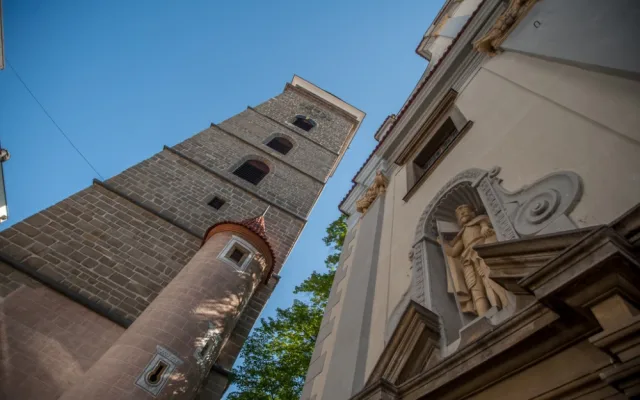 Černá věž se pochlubí zrestaurovaným a opraveným ochozem.