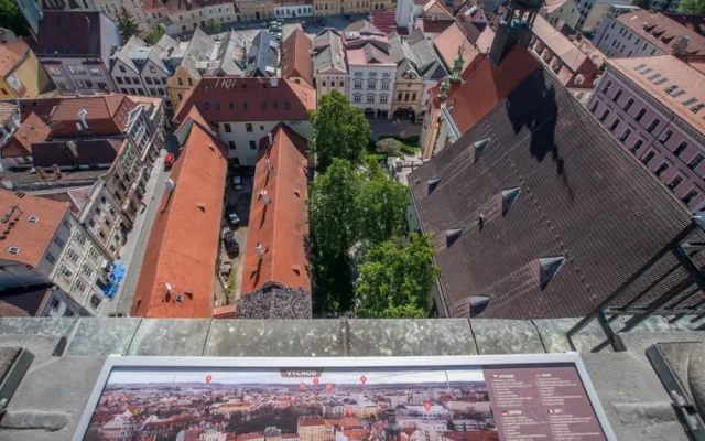 Černá věž se pochlubí zrestaurovaným a opraveným ochozem.