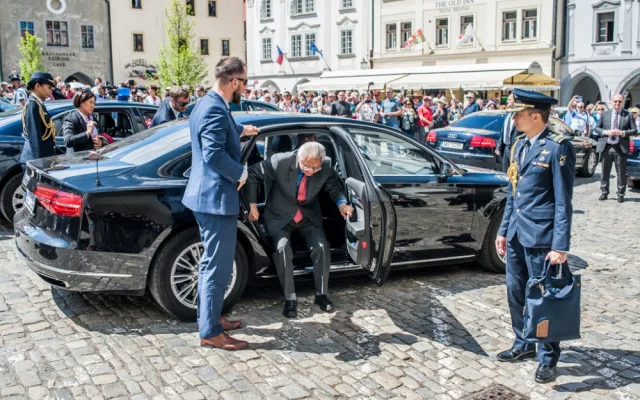 Singapurský prezident Tony Tan Keng Yam s chotí navštívil Český. Krumlov.