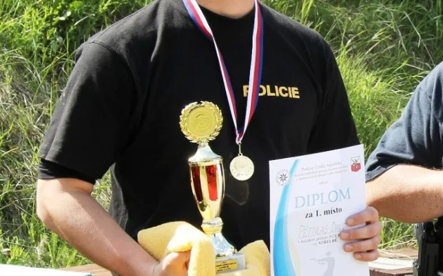 Policisté a policistky z celého kraje soutěžili ve střeleckých dovednostech.