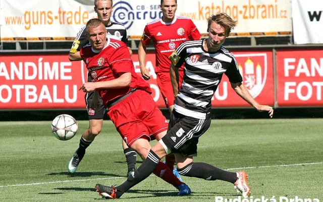 Pavel Novák střelu Martina Motyčky zblokoval