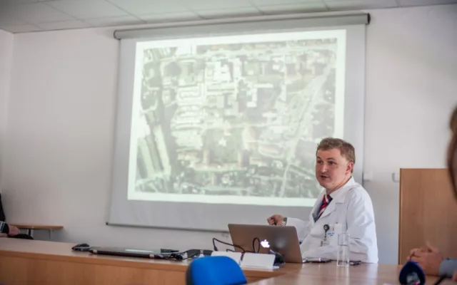Stavbu oddělení urgentního příjmu, emergency, slavnostně zahájila včera, ve středu 31. května Nemocnice České Budějovice.
