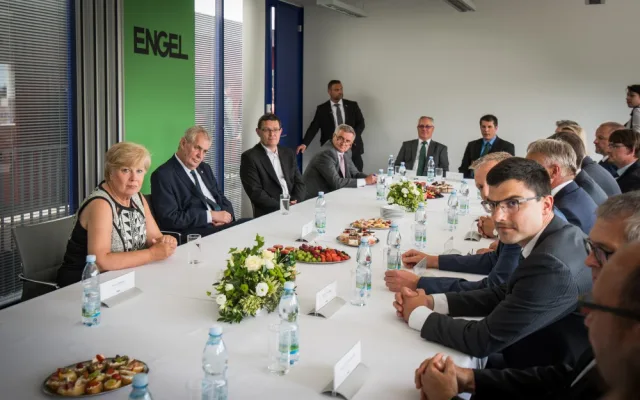 Miloš Zeman v kaplické firmě Engel.