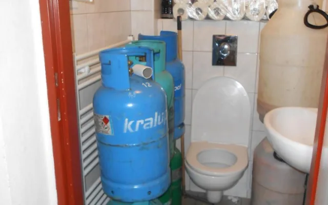 Hasiči kontrolovali obchůdky v Krajinské ulicii v Českých Budějovicích.