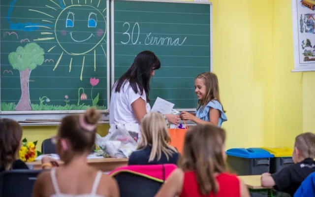 Předávání vysvědčení ve 3.C ZŠ Matice Školské v Českých Budějovicích.