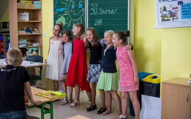 Předávání vysvědčení ve 3.C ZŠ Matice Školské v Českých Budějovicích.