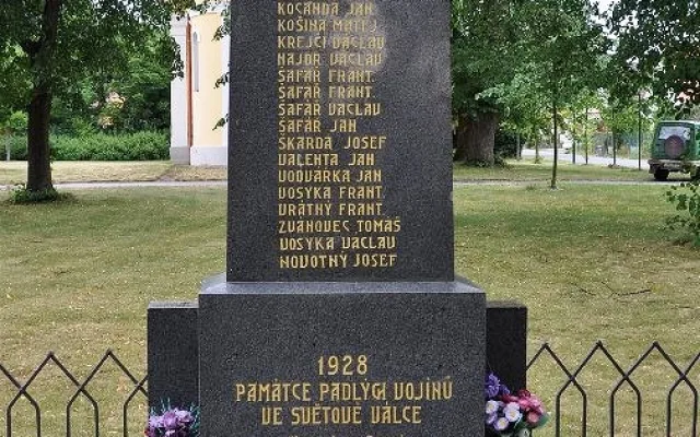 Svíčkami uctili památku padlých vojáků u Zborova.