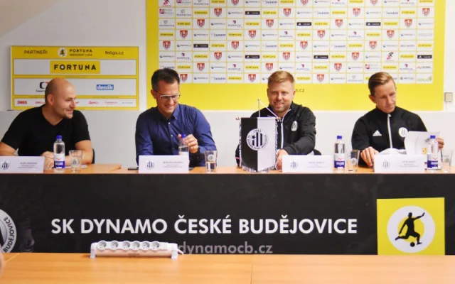 Tisková konference před sezonou.