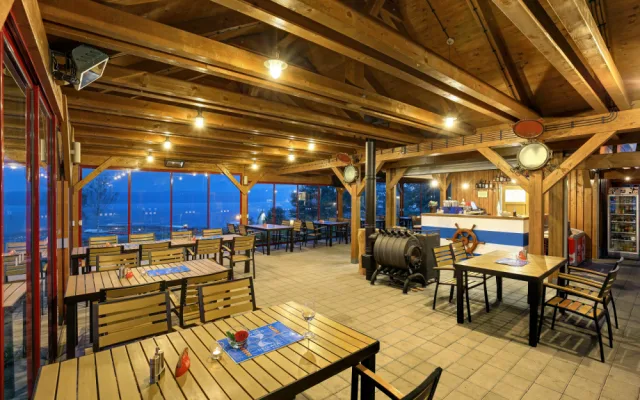 Restaurace s výhledem na Lipno