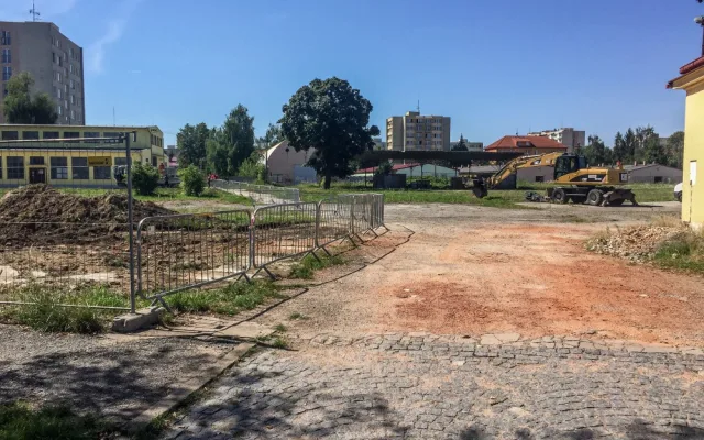 Budoucí plocha záchytného parkoviště Jírovcova.