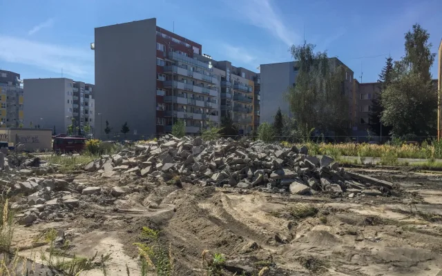 Budoucí plocha záchytného parkoviště Jírovcova.