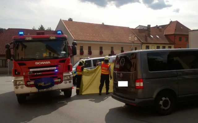 Pod koly nákladního automobilu zemřel na silnici v Husinci na Prachaticku cyklista.