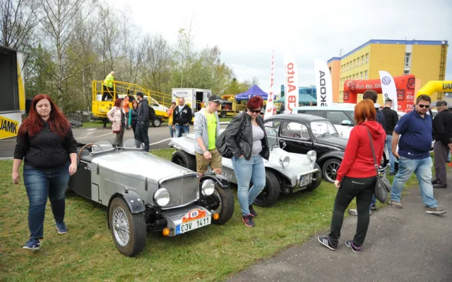Den otevřených dveří doplní výstava závodních rallye vozidel nebo přehlídka historických aut