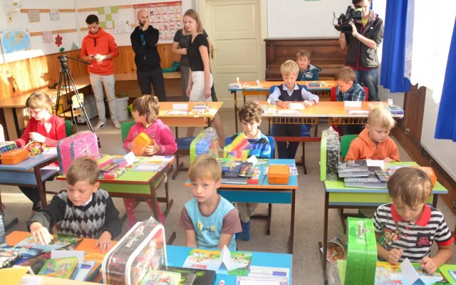 Hejtmanka Jihočeského kraje Ivana Stráská zahájila nový školní rok ve dvoutřídce v Základní škole Petříkov na Českobudějovicku.