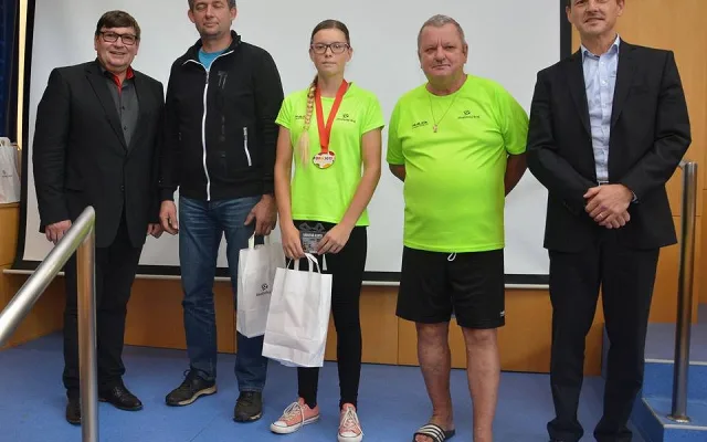Jihočeská hejtmanka Ivana Stráská přijala mladé úspěšné olympioniky a poděkovala jim za skvělou reprezentaci kraje.