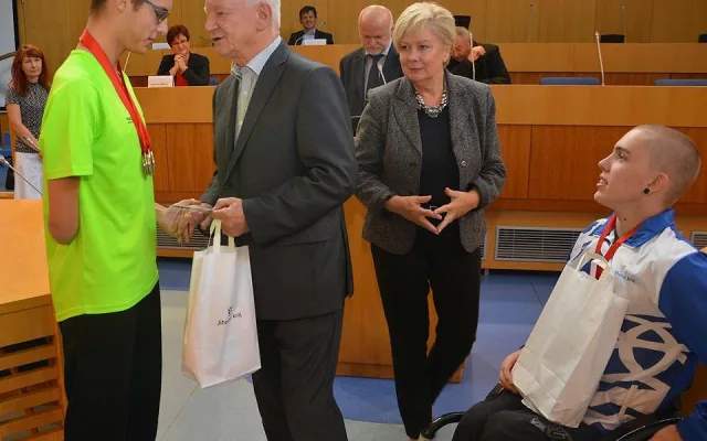 Jihočeská hejtmanka Ivana Stráská přijala mladé úspěšné olympioniky a poděkovala jim za skvělou reprezentaci kraje.