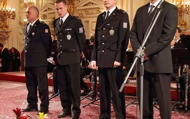 Policista roku 2016: Kategorie Čin roku, na snímku jsou - otec zesnulého policisty Václava Haaseho Jaroslav Humeš, Jan Kupka,  Radek Janoušek, 2. místo (zleva).