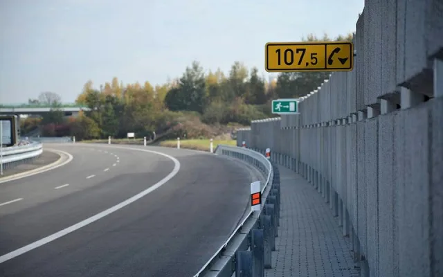 Ředitelství silnic a dálnic otevřelo ve čtvrtek 12. října nový úsek dálnice D3 Veselí nad Lužnicí - Bošilec dlouhý 5,1 kilometru.