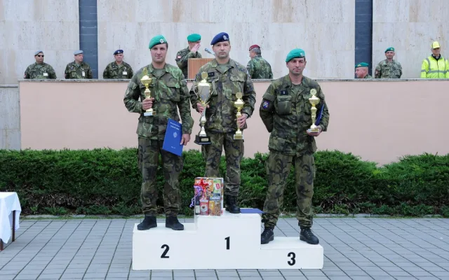Na stupních vítězů.