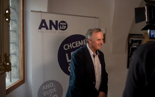 Jihočeské hnutí ANO slaví vítězství ve sněmovních volbách. Na snímku je František Konečný.