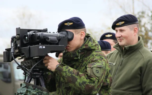 Litevští vojáci se například seznámili s aparaturou vzdušného pozorovatele.
