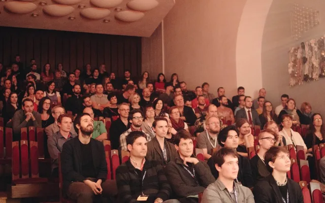Sál během promítacího pásma.