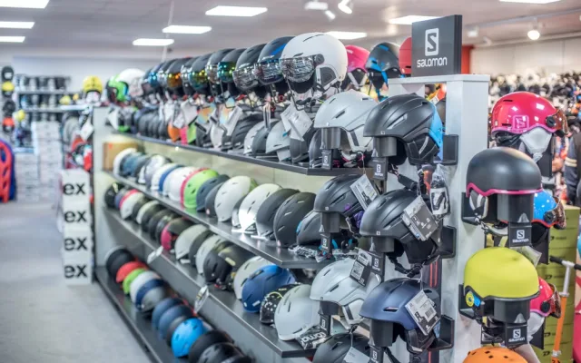 Wave Sport nabízí široký sortiment sportovních potřeb pro milovníky zimních sportů, především lyžaře a snowboardisty.