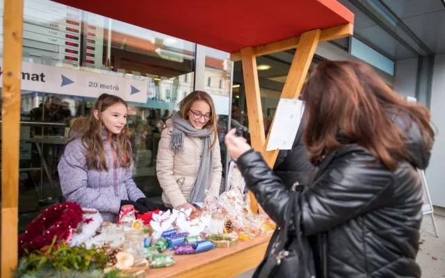 Písečtí školáci pokořili dosavadní rekord dětských jarmarků, když si vydělali celkem 27 936 korun.