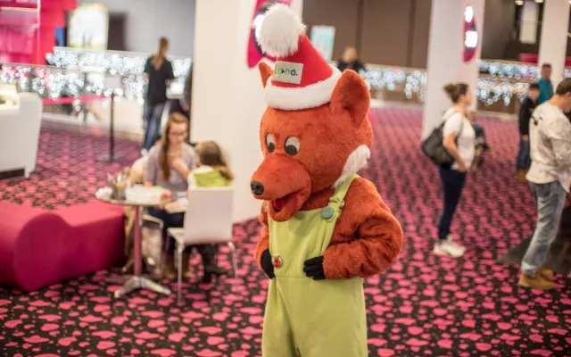 Lišák Fox bavil děti před představením