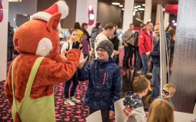 Lišák Fox bavil děti před představením