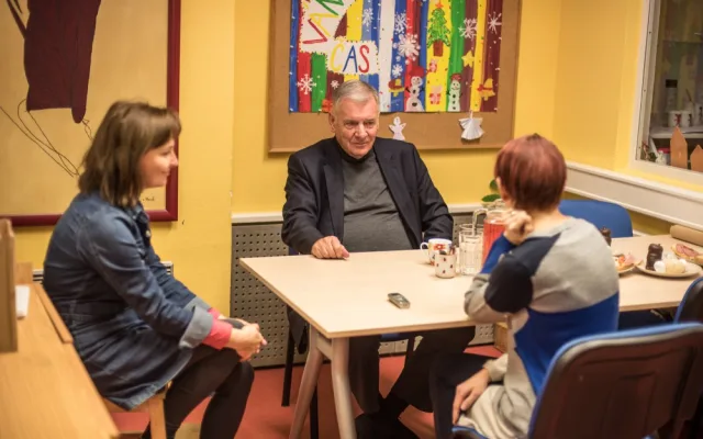 Vratislav Kulhánek v montessori škole Viva Bambini v Českých Budějovicích