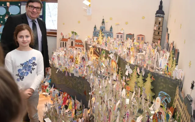 Papírový betlém v Jihočeském muzeu s 1 614 figurkami byl zapsán do České knihy rekordů.