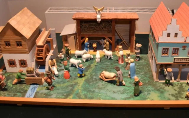 Papírový betlém v Jihočeském muzeu s 1 614 figurkami byl zapsán do České knihy rekordů.