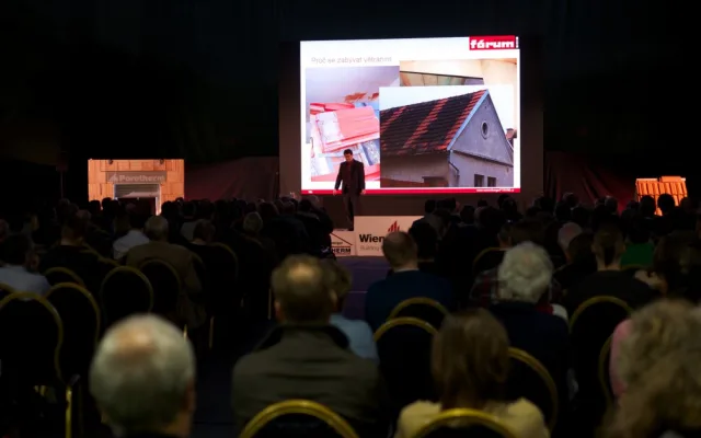 Už po osmé přichází společnosti Wienerberger a Tondach s konferencí pro stavební profesionály. Při odborném semináři Wienerberger fórum 2018 se projektanti, architekti a stavitelé dozví praktické informací a novinky z oblasti stavebnictví.
