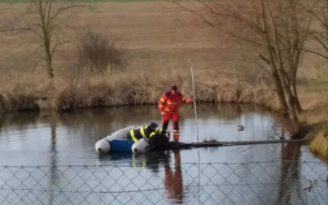 Dvojnásobnou vraždu vyšetřuje na Písecku tým kriminalistů jihočeského policejního ředitelství a píseckého územního odboru. Tým rozplétá od pondělního večera vraždu manželského páru.